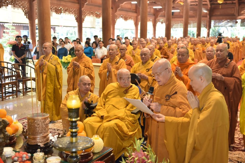 Hòa Thượng Tôn Sư Trúc Lâm quang lâm dự Lễ Tưởng Niệm 715 năm Đức Phật Hoàng Trần Nhân Tông nhập Niết-bàn tại Tổ Đình TV Thường Chiếu