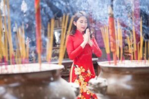 đi chùa mặc đồ gì