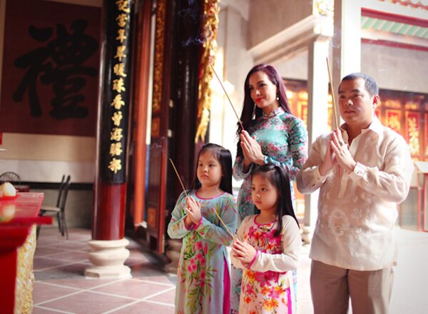 Màu sắc và chất liệu trang phúc đi chùa