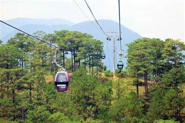 Cáp treo di chuyển đến thiền viện Trúc Lâm Đà Lạt